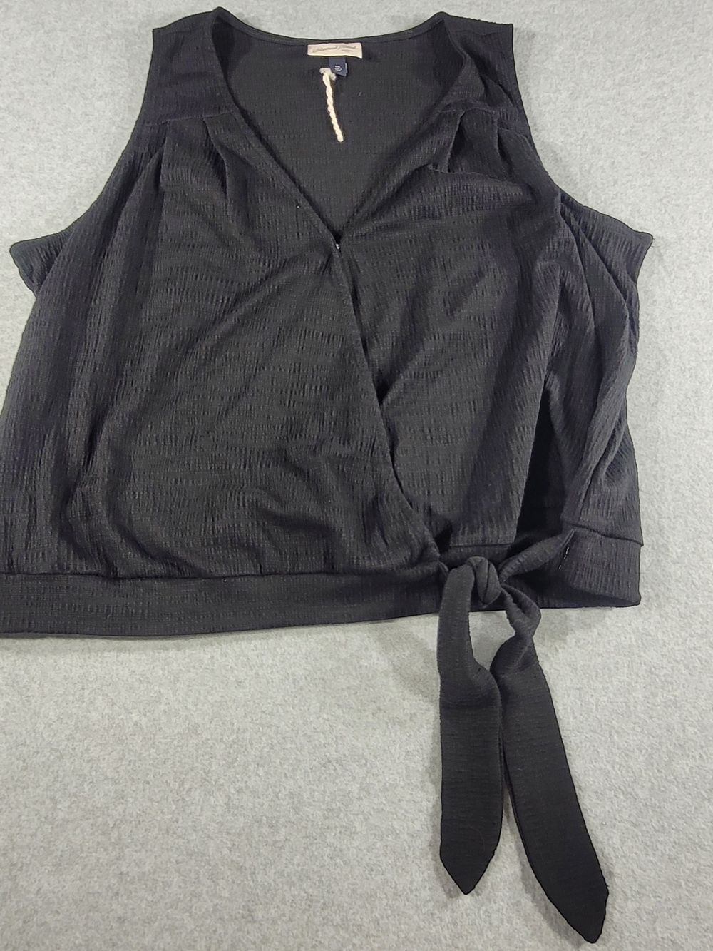 Universal Thread Black Sleeveless Tie-Waist Wrap Tank